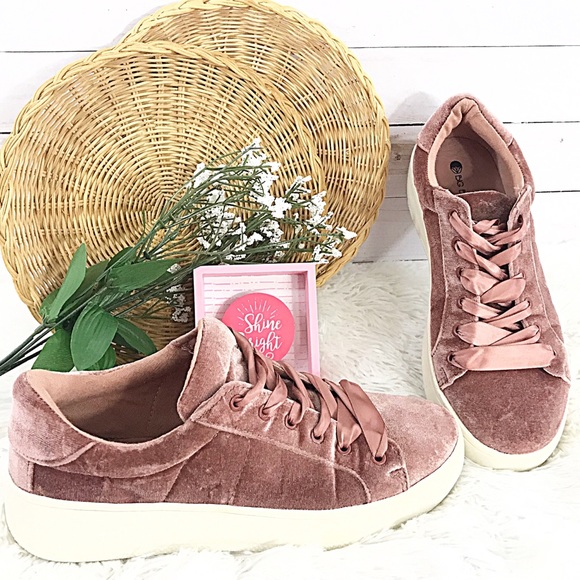 Big Buddha Shoes - ⬇️$60 Big Buddha Dusty Rose Velvet Creepers Size 9